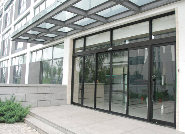 ���Ԅ��Tǰ���ϼt��Б�ϵ�y(t��ng)��ʲô����